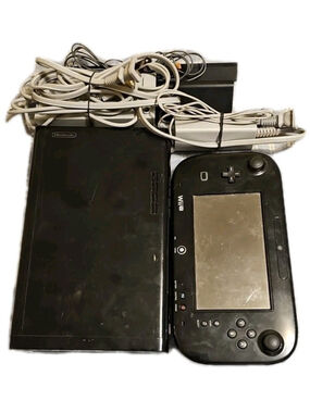 Nintendo Wii U Deluxe 32GB Console WUP-101(02) With Gamepad WUP-010(USA) Cables